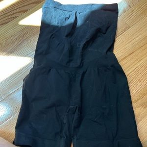 Blanqi maternity shorts size small